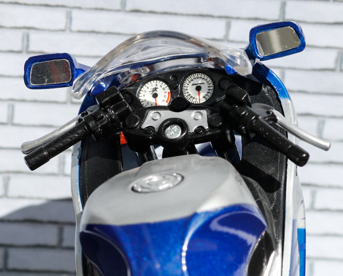 Maisto 1-12 Suzuki GSX1300R Hayabusa